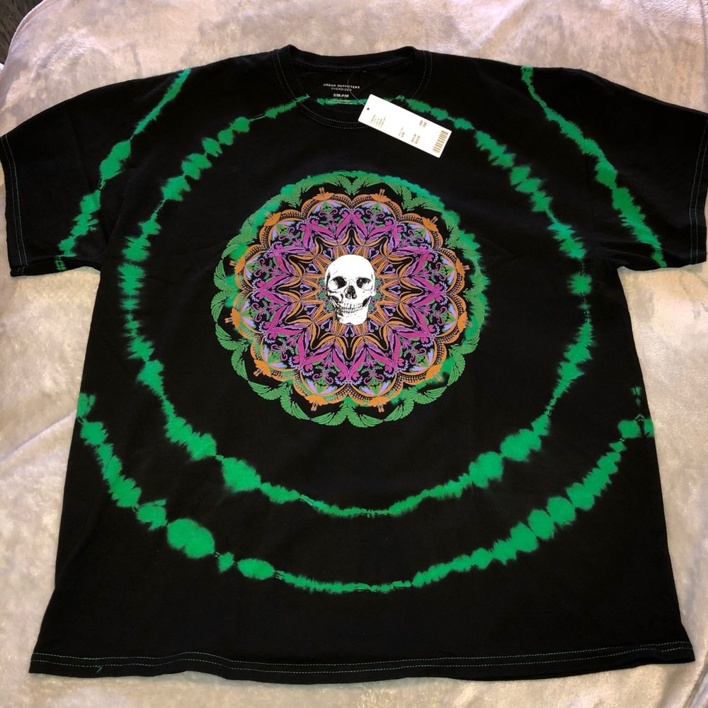 NWT Urban Oversized Graphic
